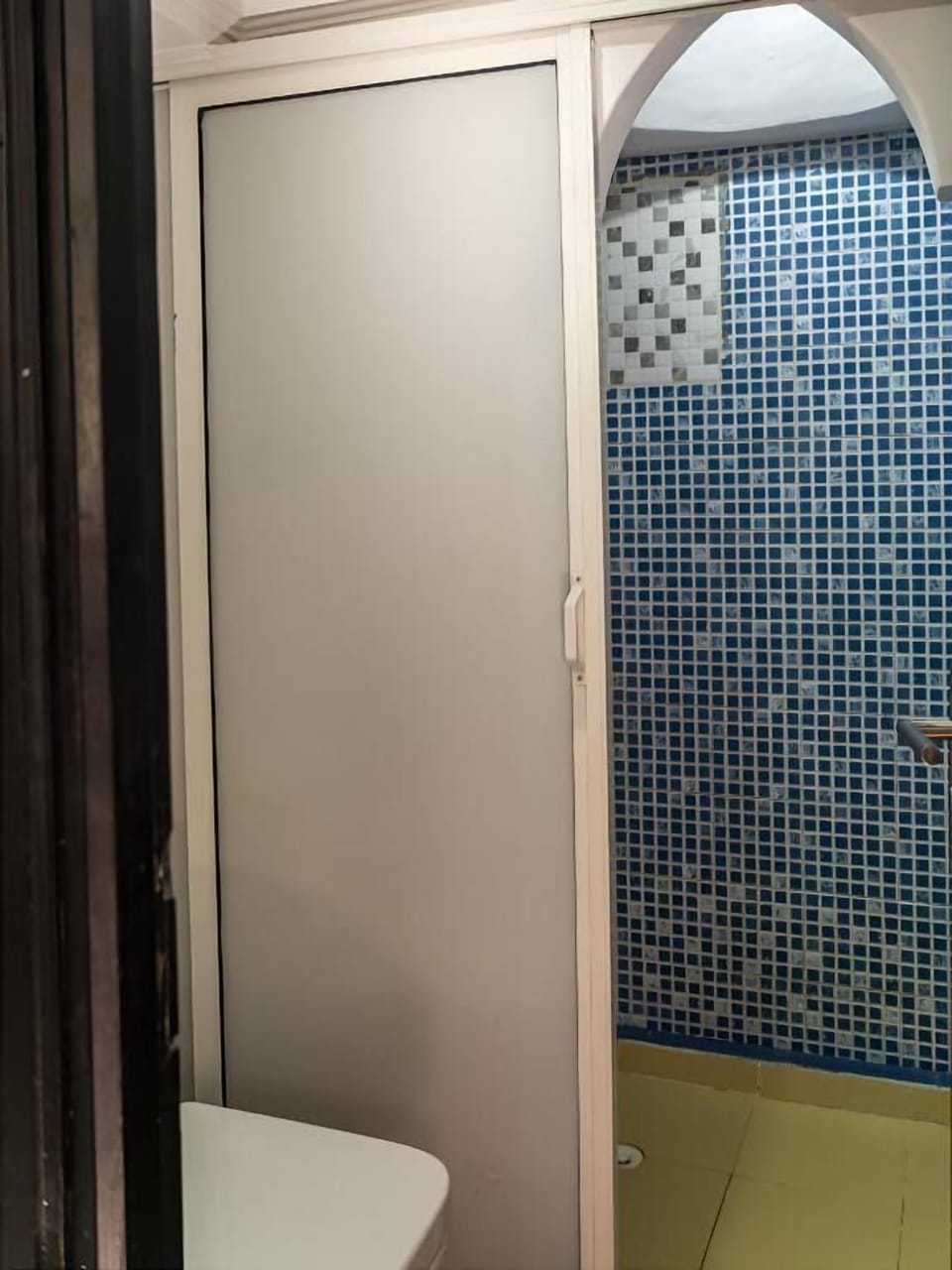 Double Room, 1 King Bed | Bathroom | Slippers