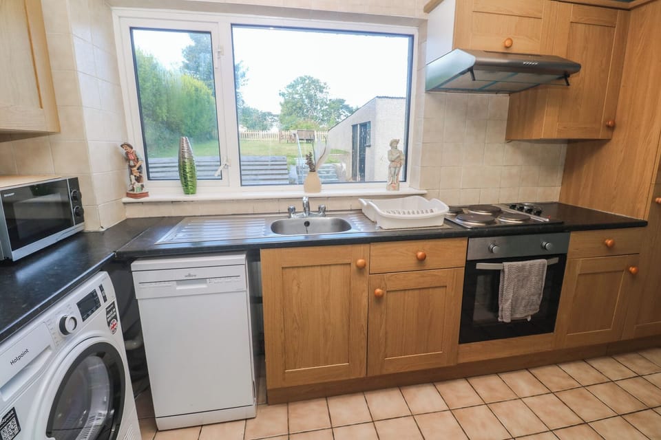Fridge, microwave, dishwasher, toaster