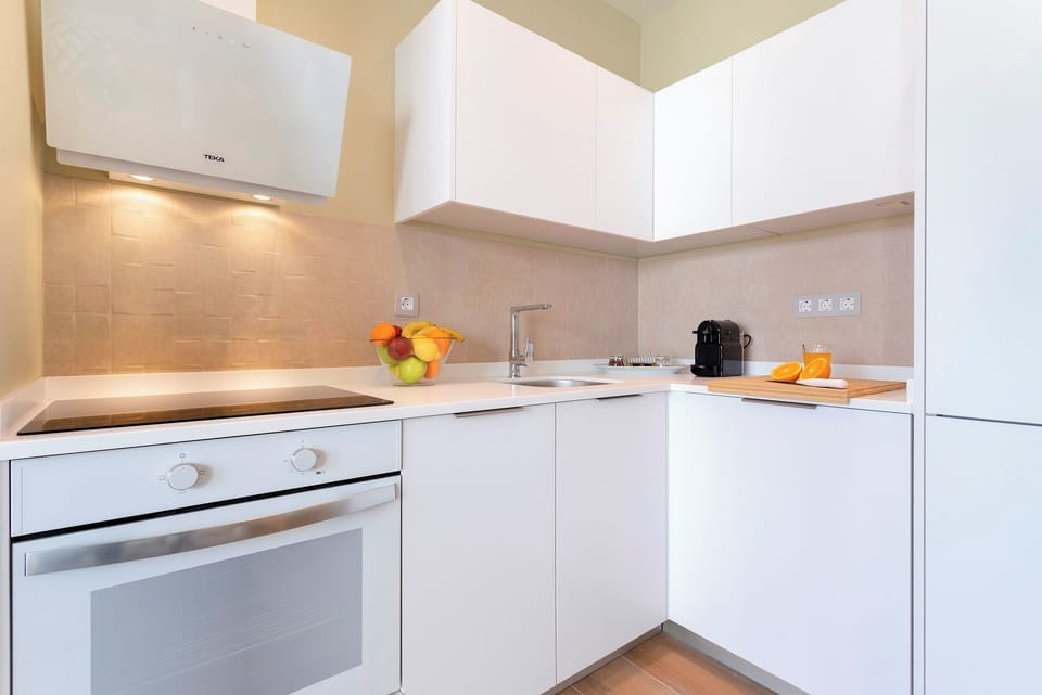 Apartment (1 Bedroom) | Private kitchen | Full-size fridge, oven, stovetop, dishwasher