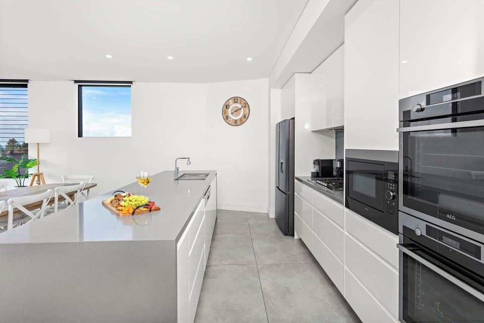 Shellharbour Seaview Luxury Escape | Gas Cooktop, 2 x Ovens, Microwave, Dishwasher, Coffee Machine