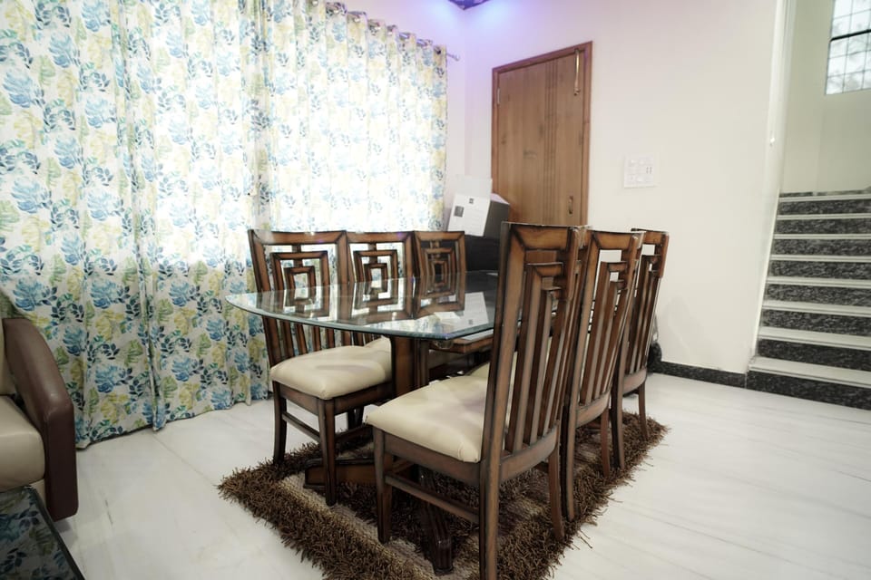 Premium Villa, 2 Bedrooms, Balcony, Pool View | Dining room