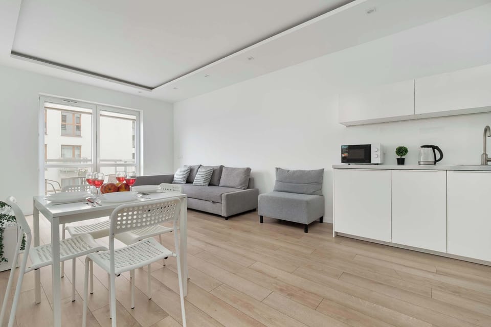 Natural light fills the living area, adding a sense of airiness, while carefully selected details create a welcoming vibe.