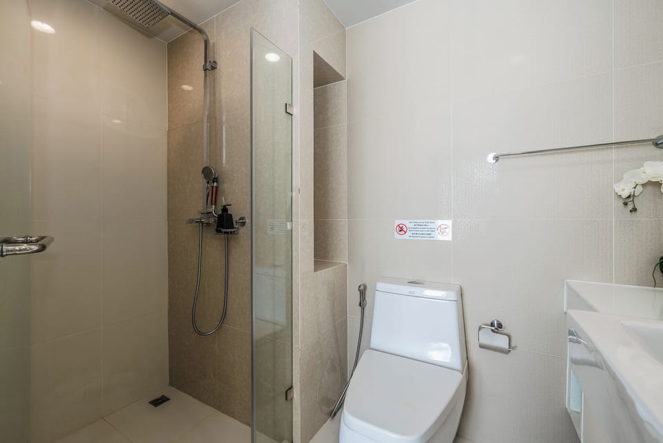 Apartment, Balcony | Bathroom