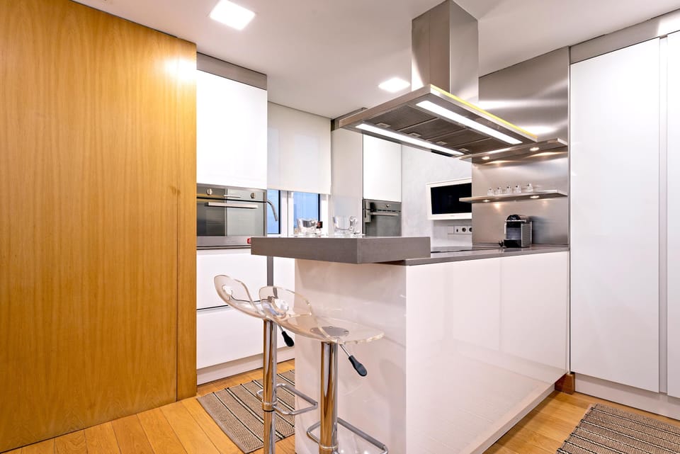 Apartment (3 Bedrooms) | Private kitchen | Fridge, microwave, oven, stovetop