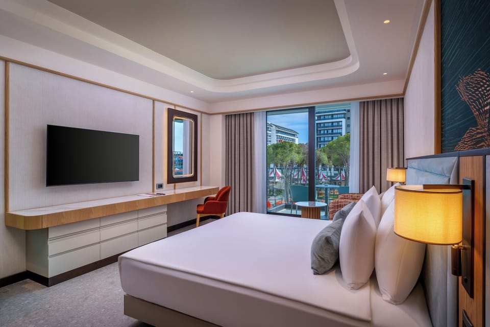 Deluxe Room Garden View | Premium bedding, free minibar, in-room safe, soundproofing