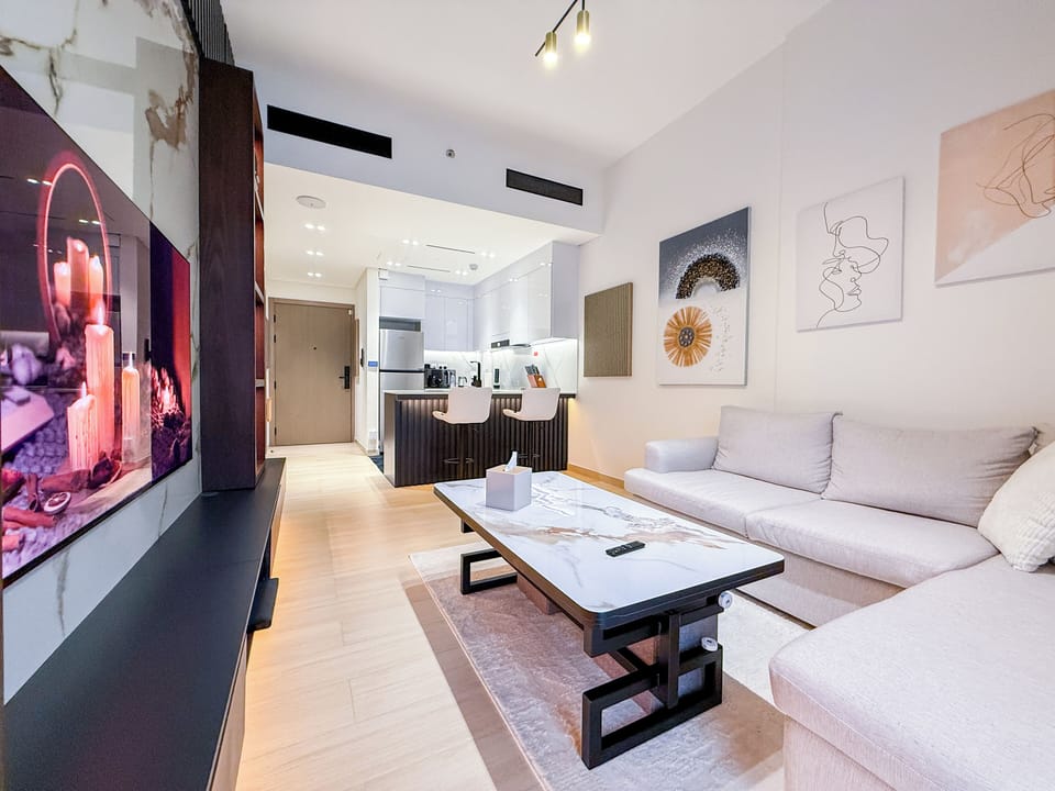 55-inch Smart TV with digital channels, Netflix, streaming services