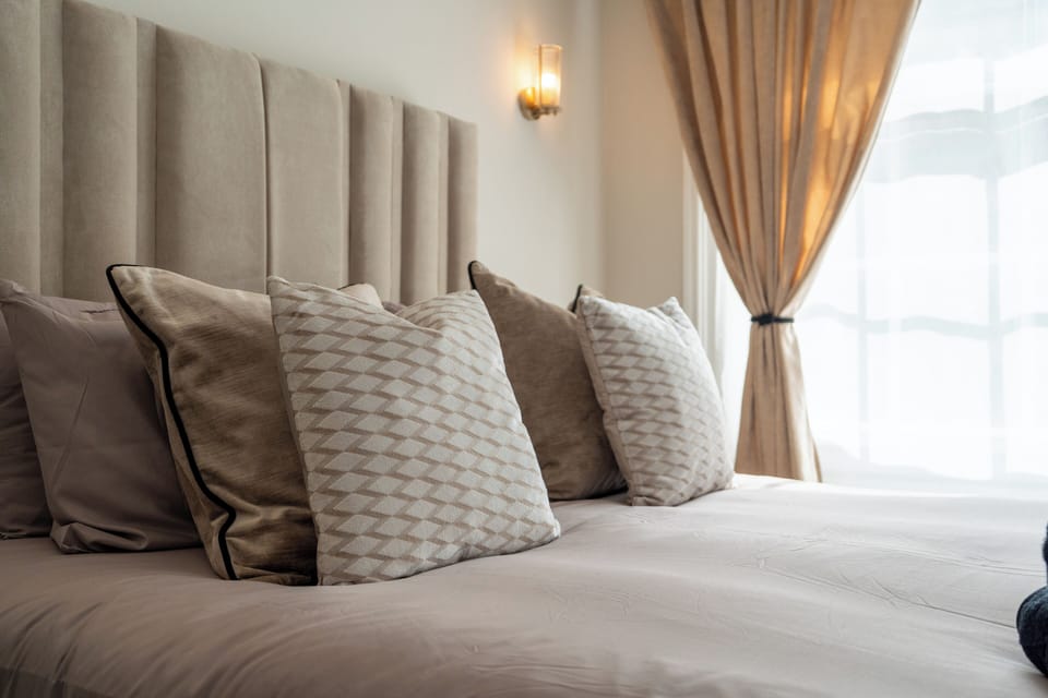 Fresh bedding and towels are provided for every stay.
