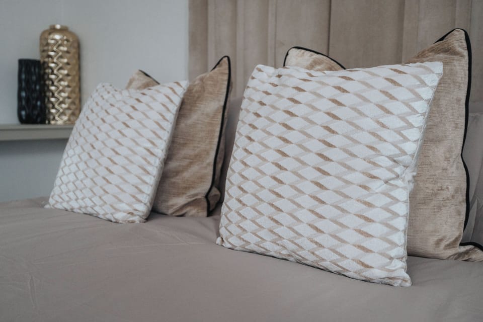 Fresh bedding and towels are provided for every stay.
