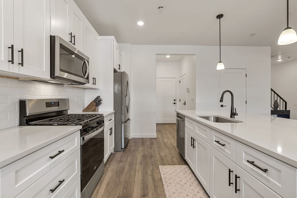Townhome, 4 Bedrooms | Private kitchen | Fridge, oven, coffee/tea maker, toaster