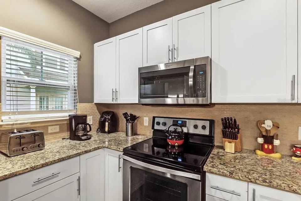 Full Kitchen