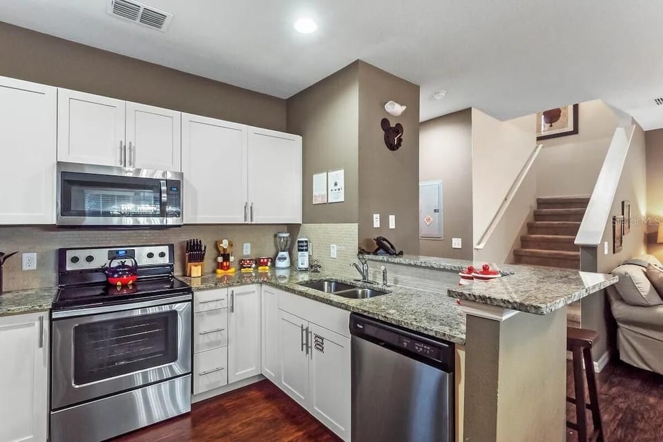 Full Kitchen