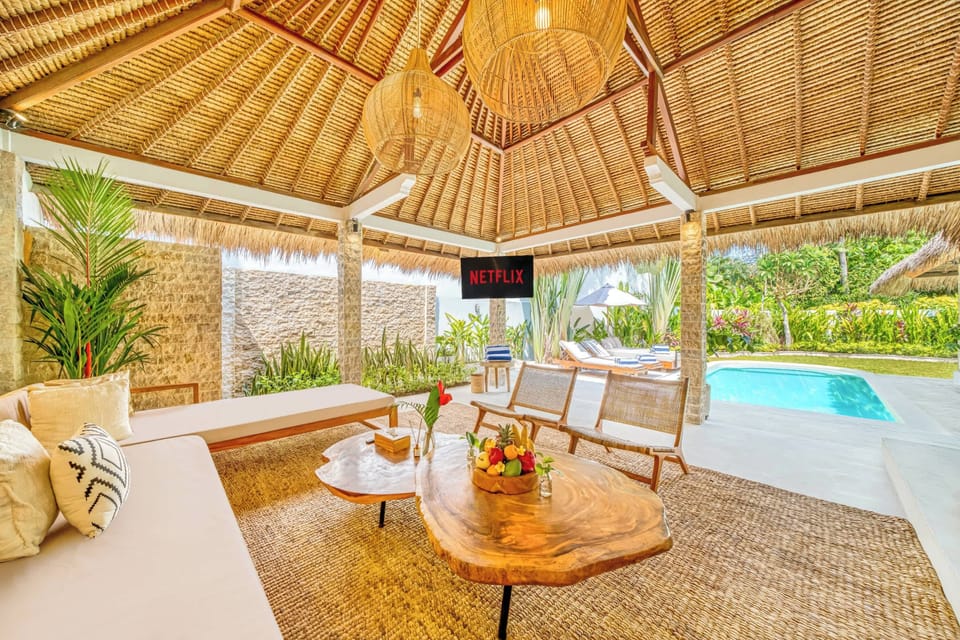A living space that breathes ease through open design and light