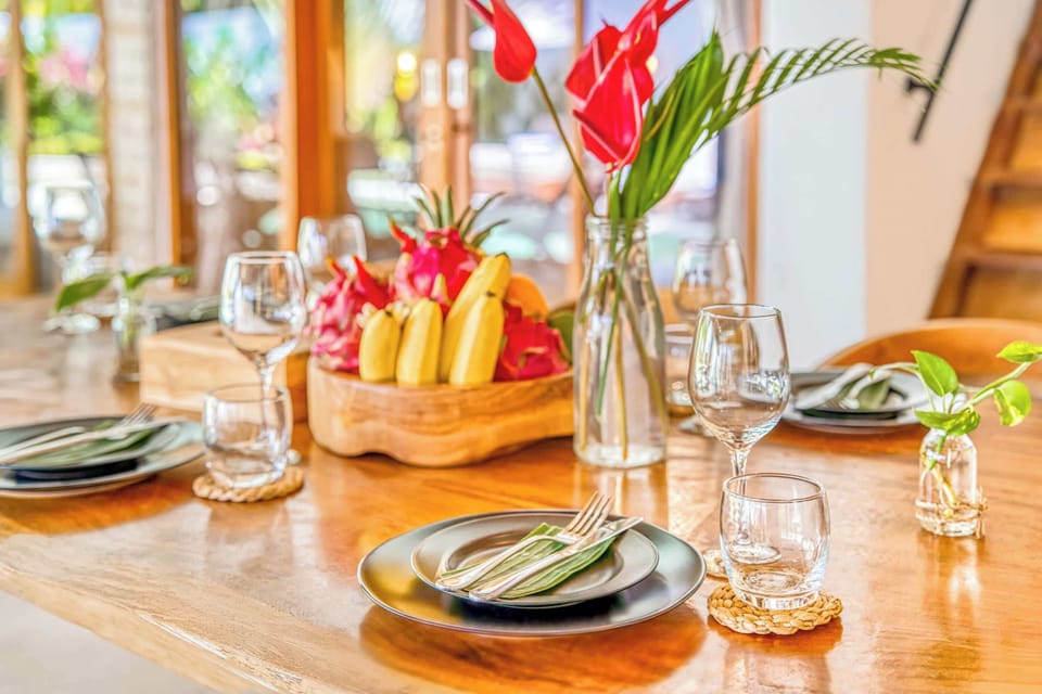 A table that tastes like summer — bright fruit, soft air, and calm rhythm