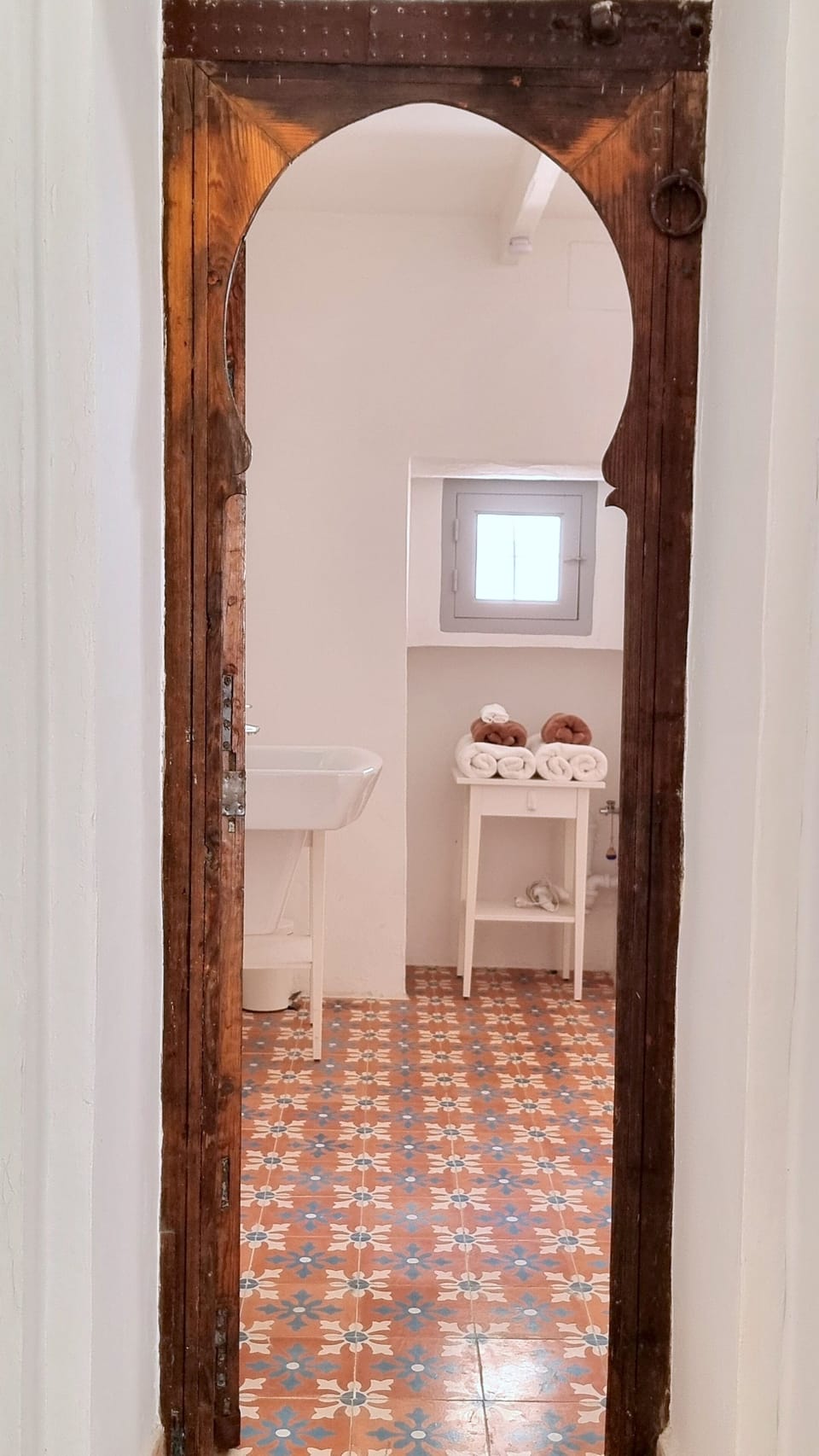 Double Room (Aotearoa) | Bathroom | Free toiletries, hair dryer, bathrobes, slippers