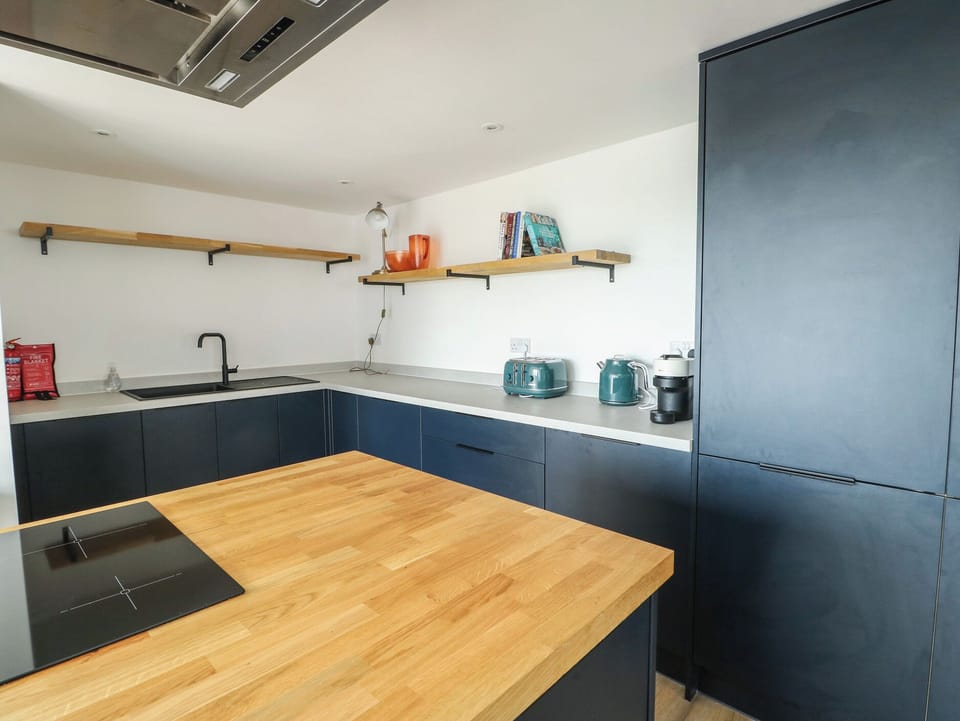Dishwasher, cookware/dishes/utensils