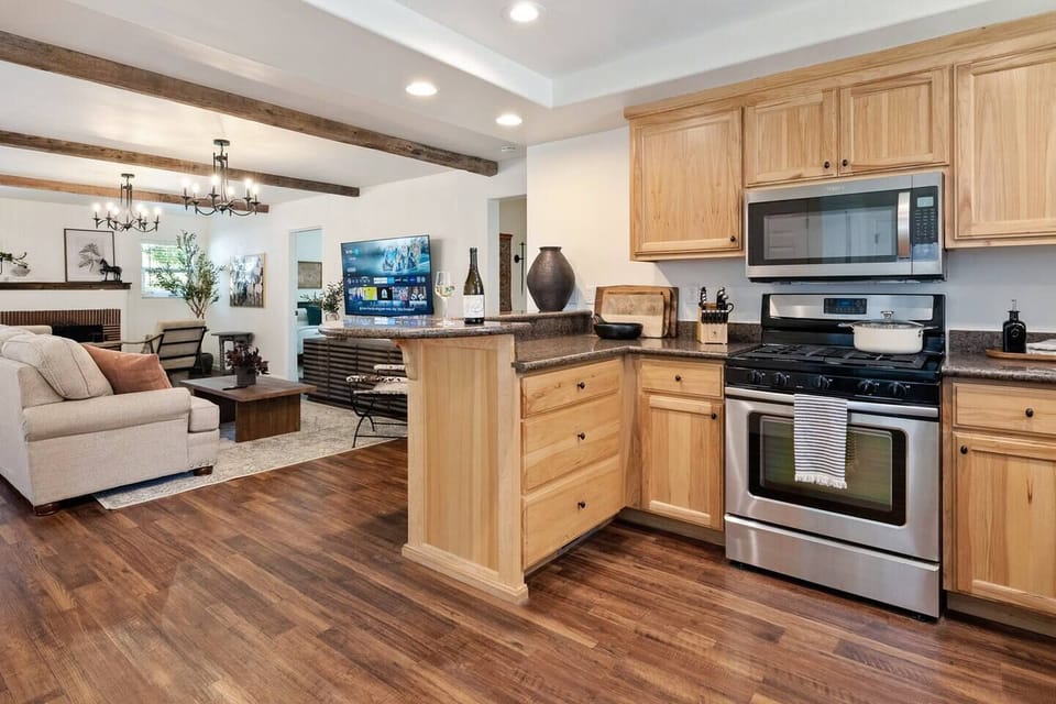 Breakfast bar at fully stocked kitchen