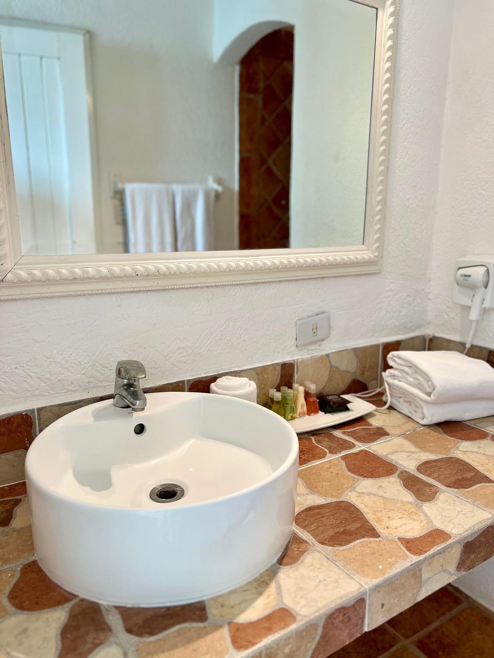Comfort Suite, Beach View | Bathroom | Shower, hair dryer, towels, soap