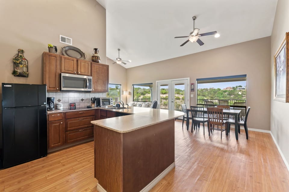 House, Multiple Beds, Balcony (Chardonnay Haus - Unit C) | Private kitchen | Dining tables