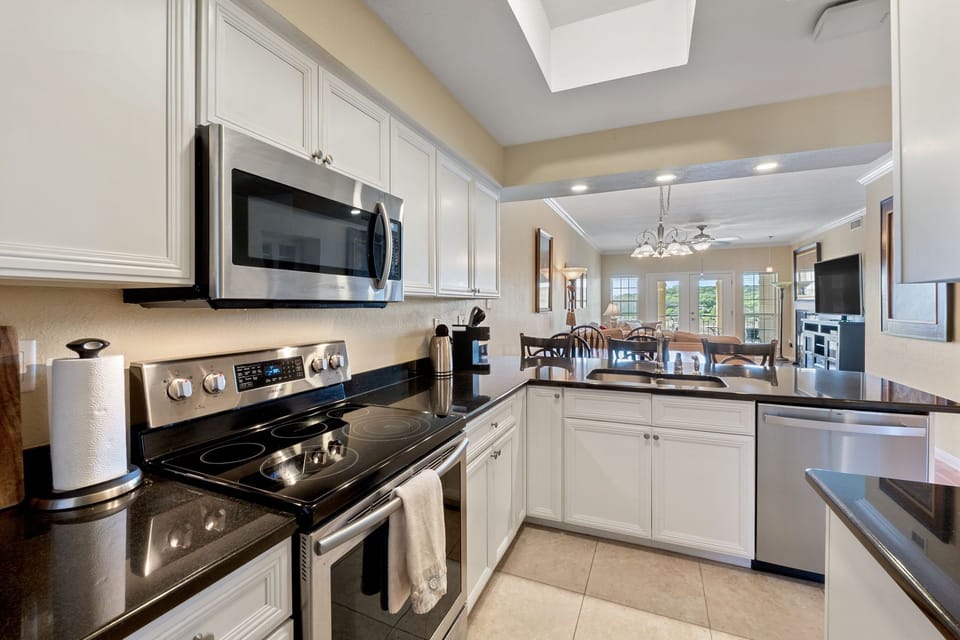 Condo, Multiple Beds, Hot Tub (Paradise Island) | Private kitchen | Dining tables