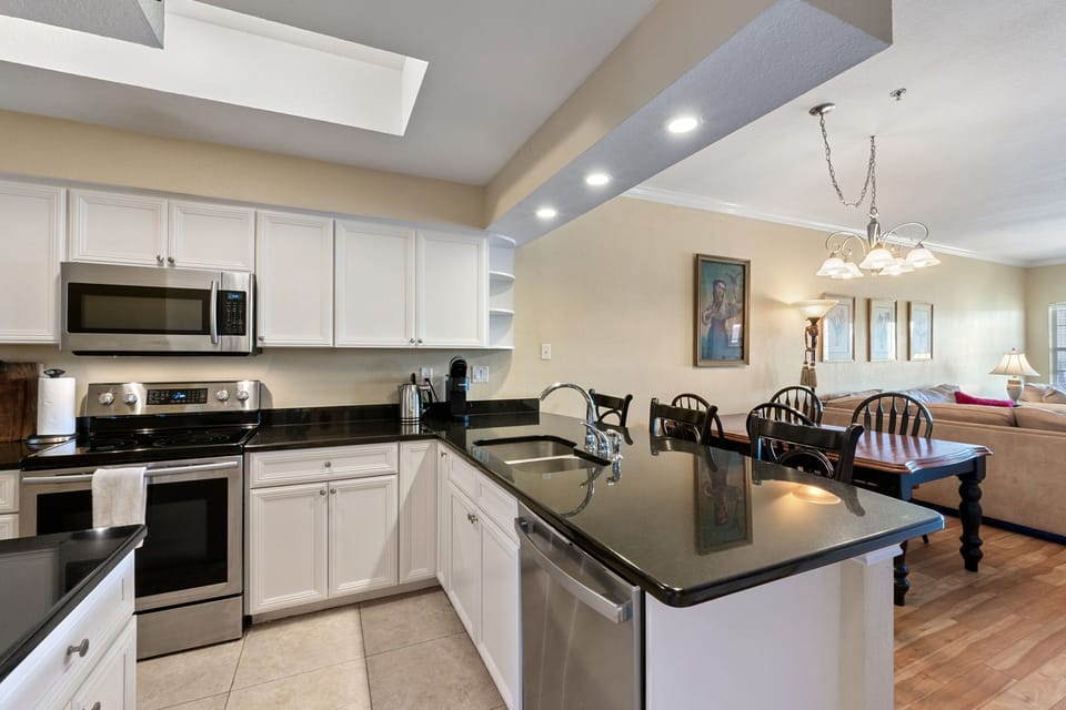 Condo, Multiple Beds, Hot Tub (Paradise Island) | Private kitchen | Dining tables
