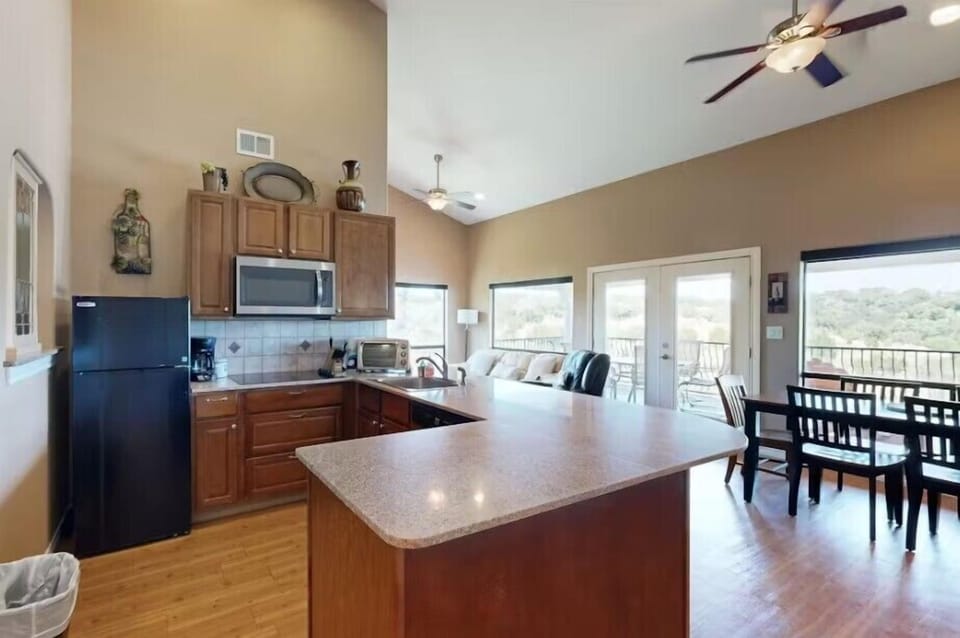 House, Multiple Beds, Balcony (Vineyard Haus (Chard and Shir)) | Private kitchen | Toaster, dining tables