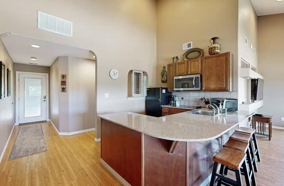 House, Multiple Beds, Balcony (Vineyard Haus (Chard and Shir)) | Private kitchen | Toaster, dining tables