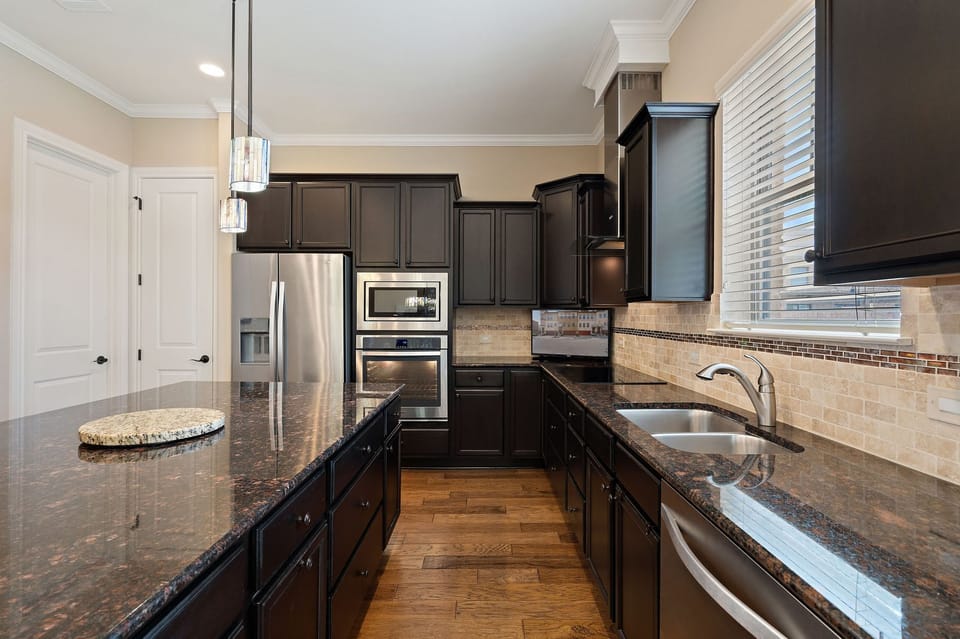 House, Multiple Beds, Balcony, River View (Bend in the River) | Private kitchen | Fridge, microwave, oven, stovetop