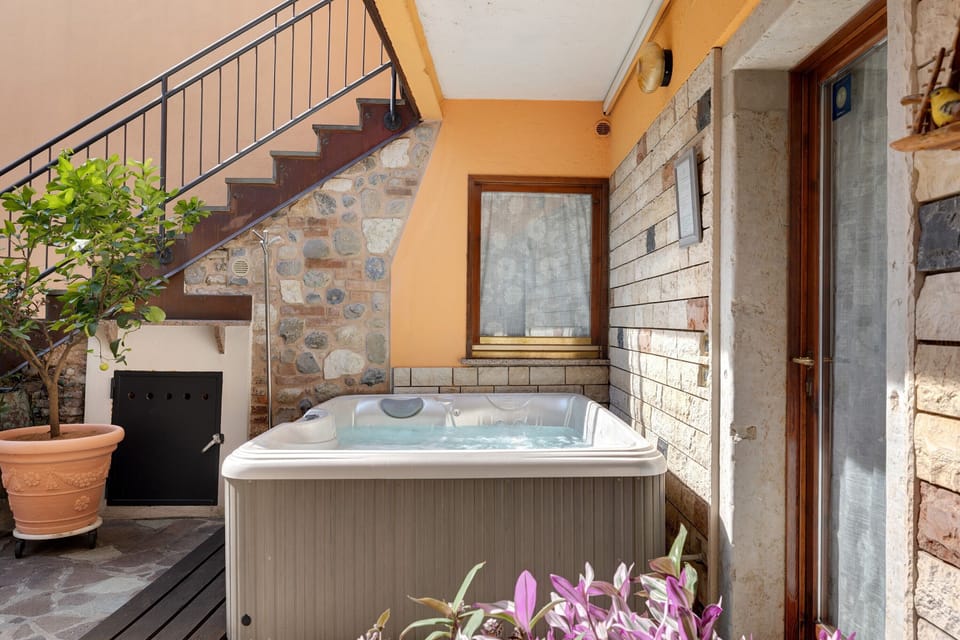 Indoor spa tub