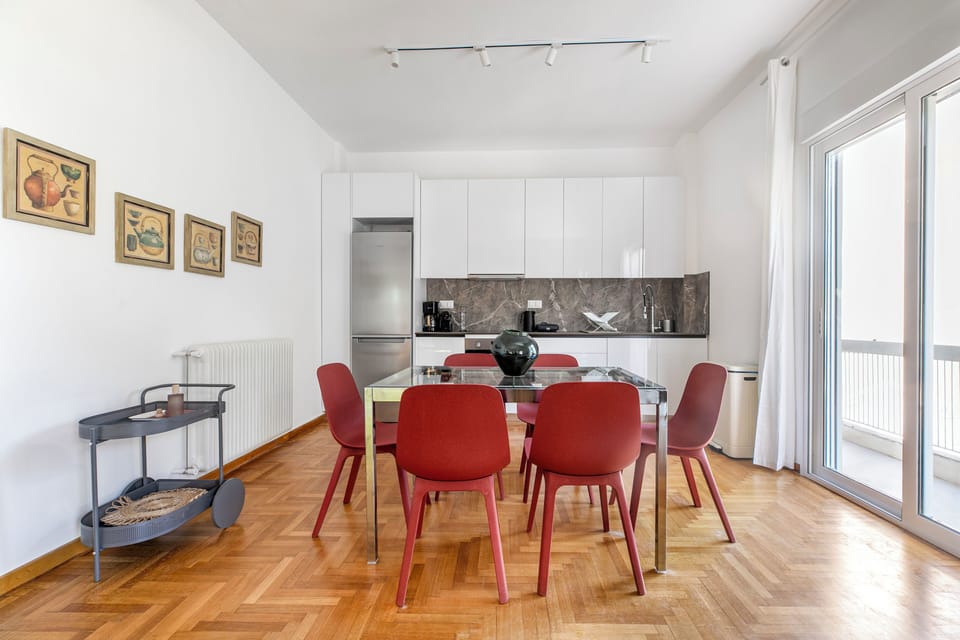 Apartment, 3 Bedrooms, Balcony, City View | In-room dining