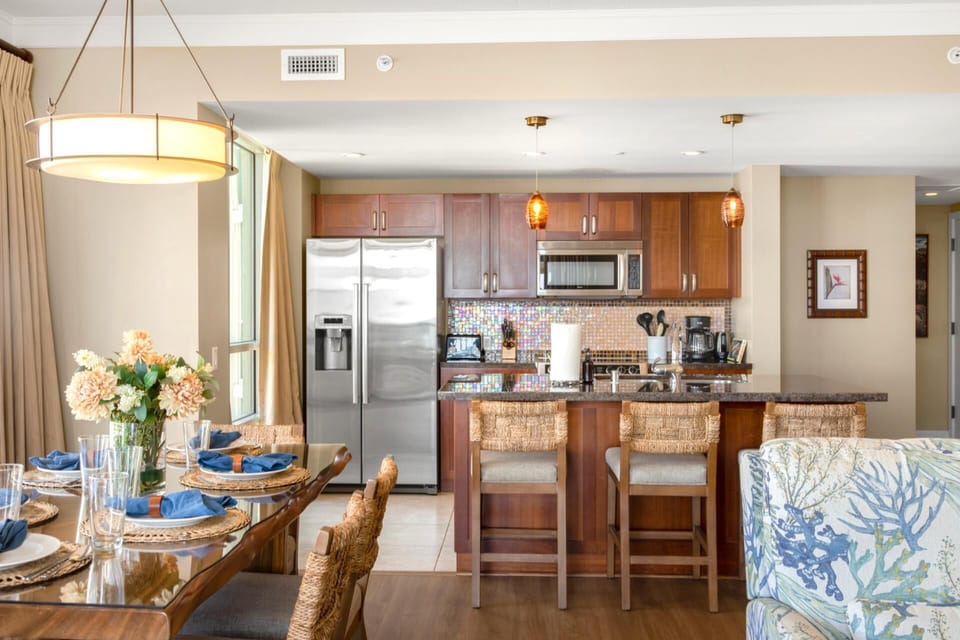 Bright spaces designed for both entertaining and everyday ease HKH-515