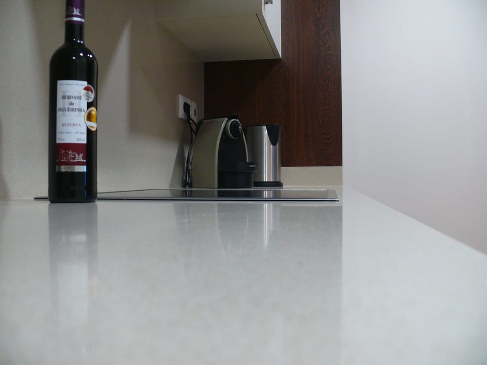 Comfort Apartment, 2 Bedrooms, Balcony, Poolside | Private kitchen | Electric kettle, toaster