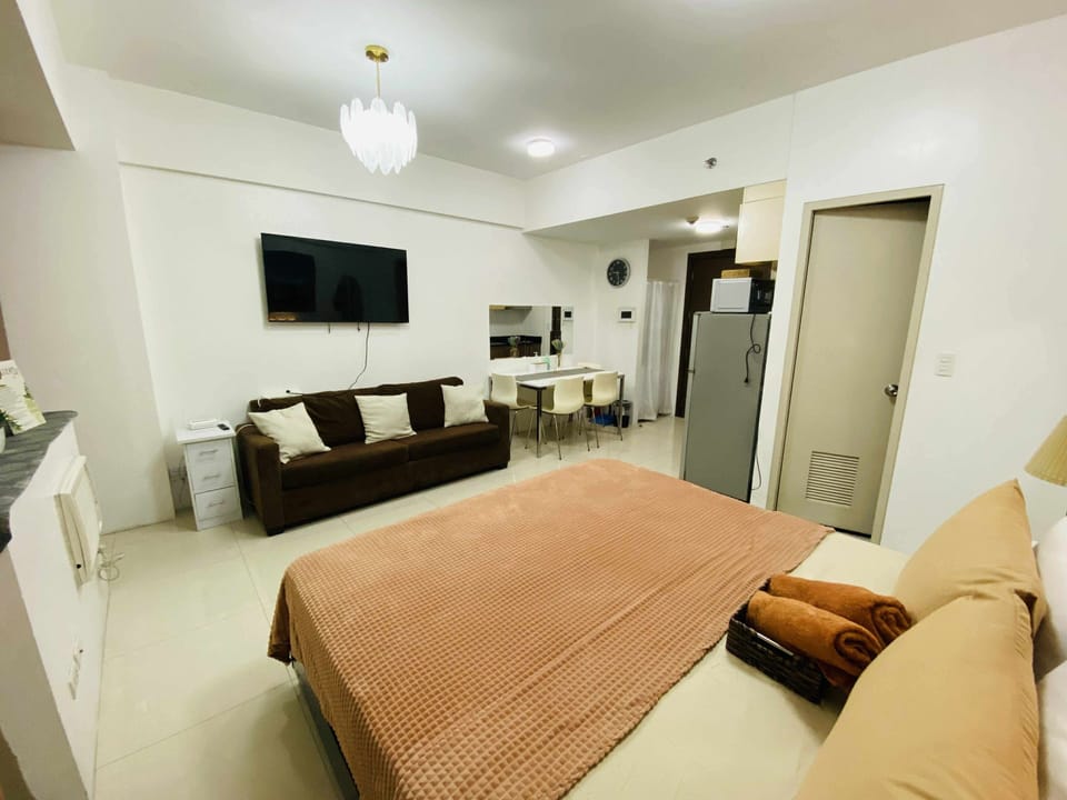Studio, Balcony, City View | Free WiFi