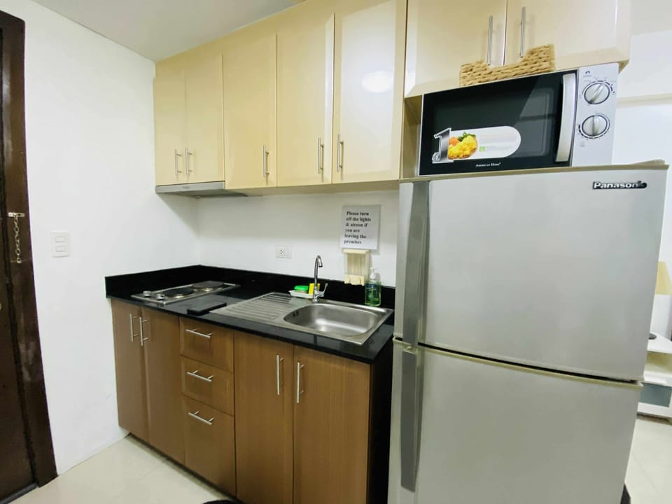 Studio, Balcony, City View | Private kitchenette | Electric kettle