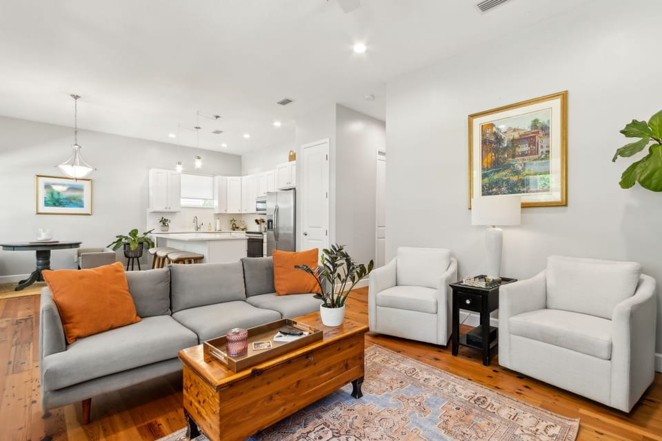 810 S 7th St - Living Area 4