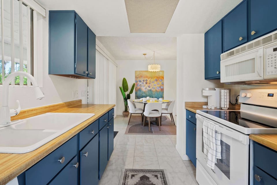 Condo, 1 King Bed with Sofa bed, Balcony, Pool View (Sunset Palmar) | Private kitchen | Fridge, microwave, oven, stovetop