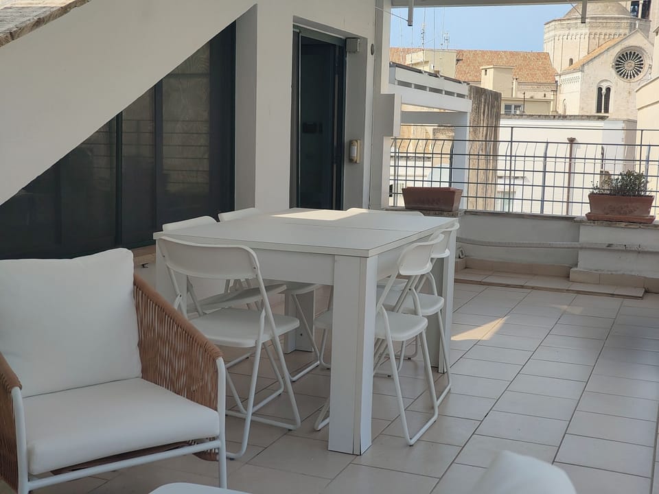 Deluxe Duplex, City View | Terrace/patio