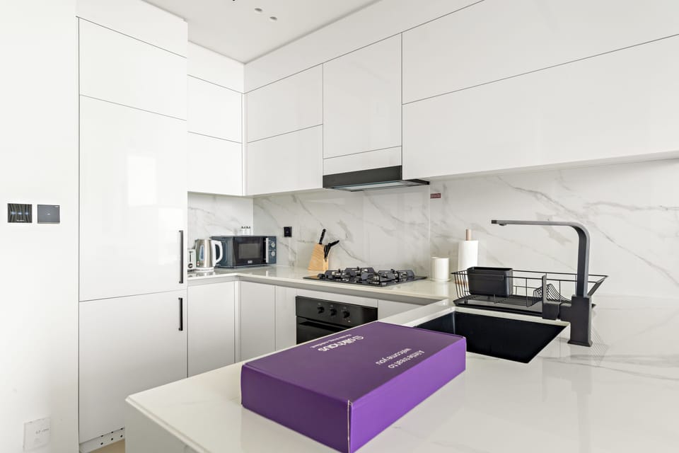 Signature Apartment | Private kitchen | Fridge, microwave, oven, stovetop