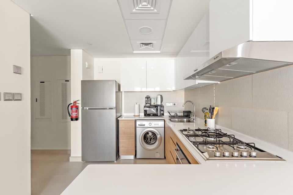 Exclusive Apartment | Private kitchen | Fridge, microwave, oven, stovetop