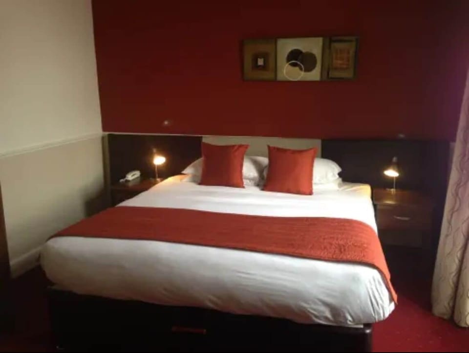 Double Room | Iron/ironing board, free WiFi
