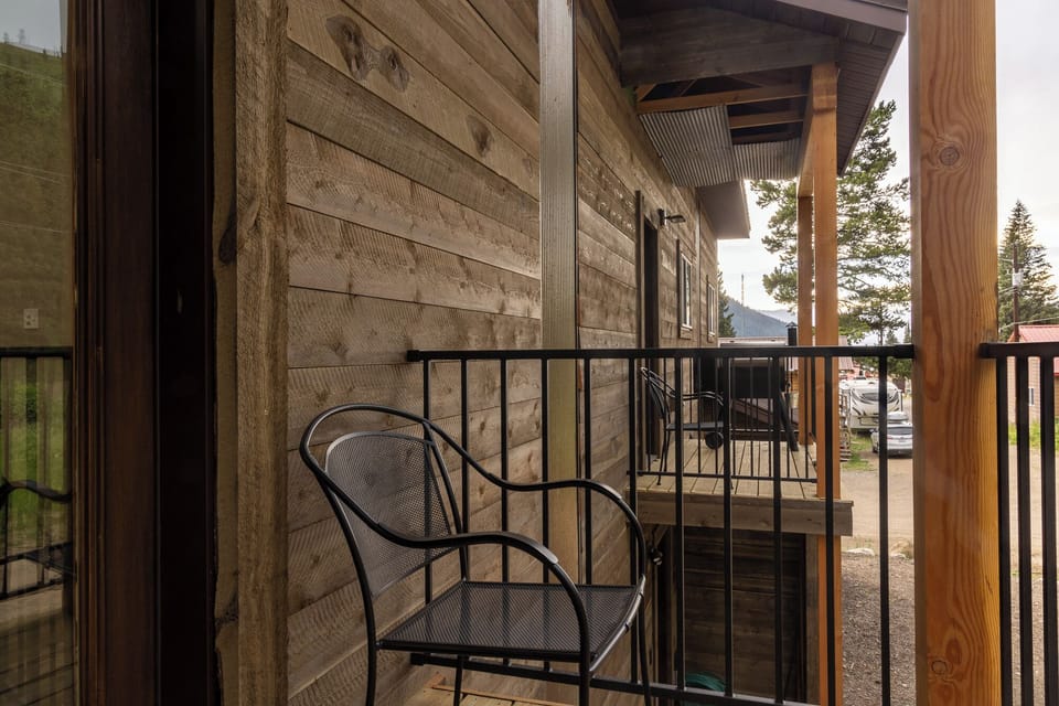 Front Patio Overlooking the Mountains