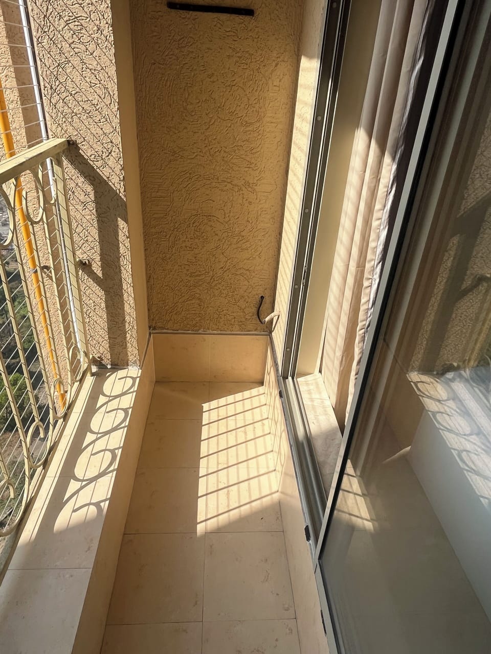 Balcony to enjoy the lake-view