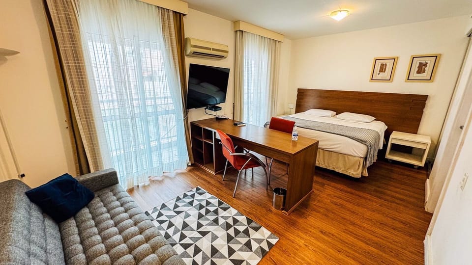 Deluxe Suite | Desk, laptop workspace, iron/ironing board, free WiFi