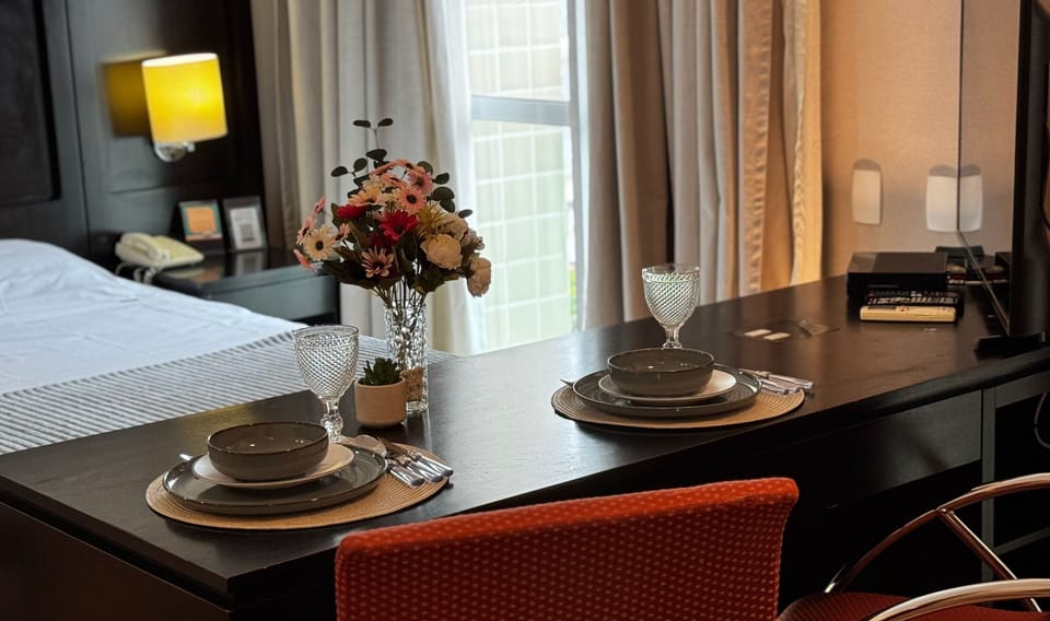 Deluxe Suite | Blackout drapes, iron/ironing board, free WiFi