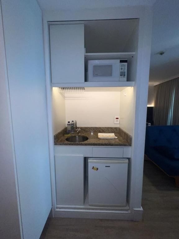 Deluxe Suite | Mini-refrigerator
