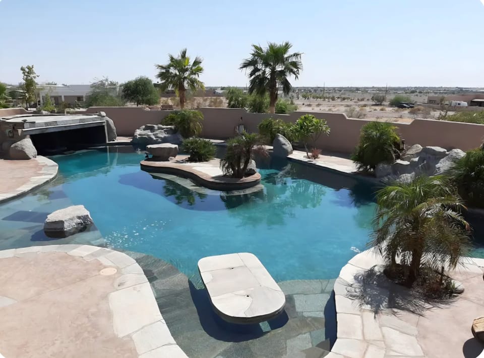 pool with heated jacuzzi  ..POOL NOT HEATED