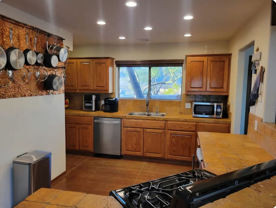 kitchen with full service for many meals