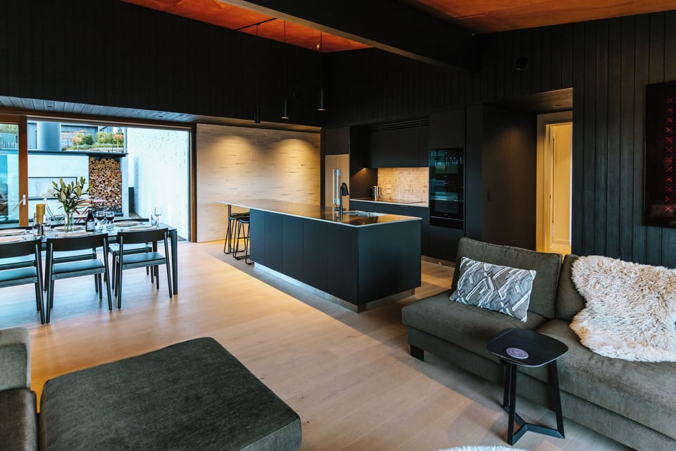 Luxury House, Lake View | Private kitchen | Full-size fridge, microwave, oven, stovetop