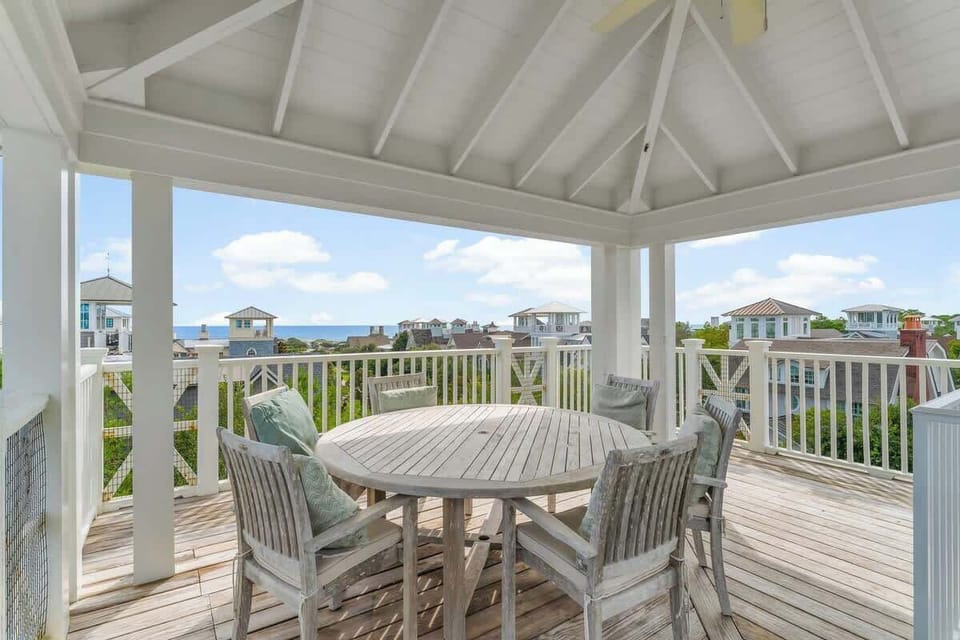 Top floor of tower with beautiful Gulf views! Perfect for sunrise and sunset!