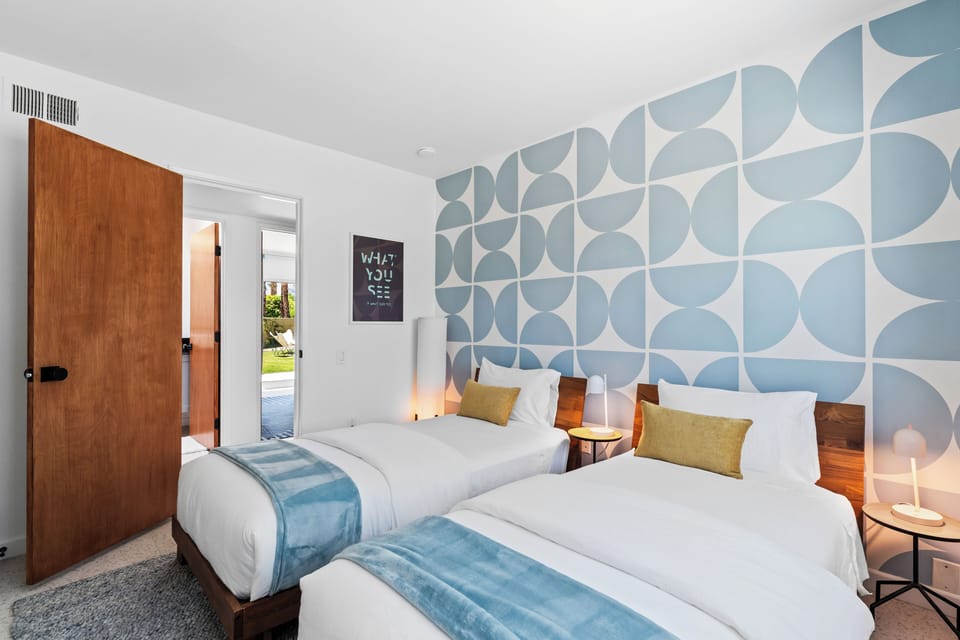 Twin bedroom with designer wall & cozy lighting