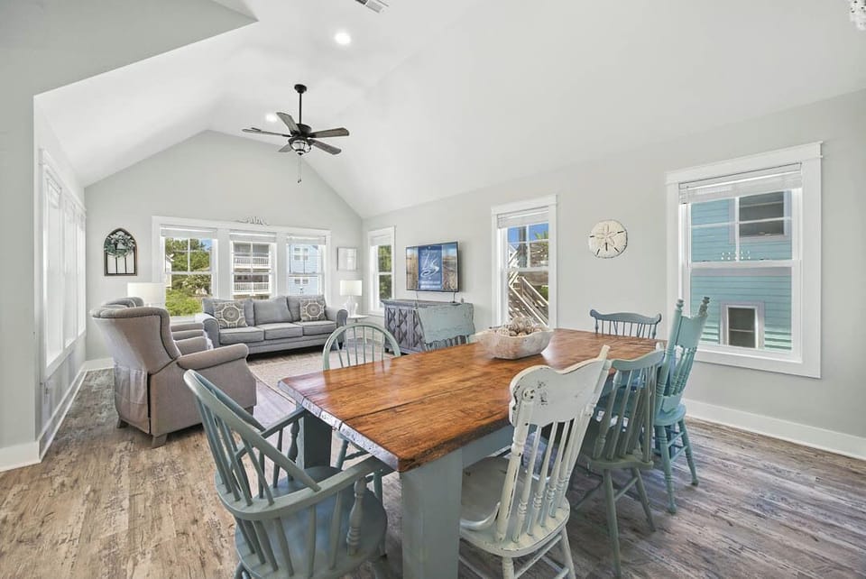 Mid-Level Dining Room with Table (seats 8)